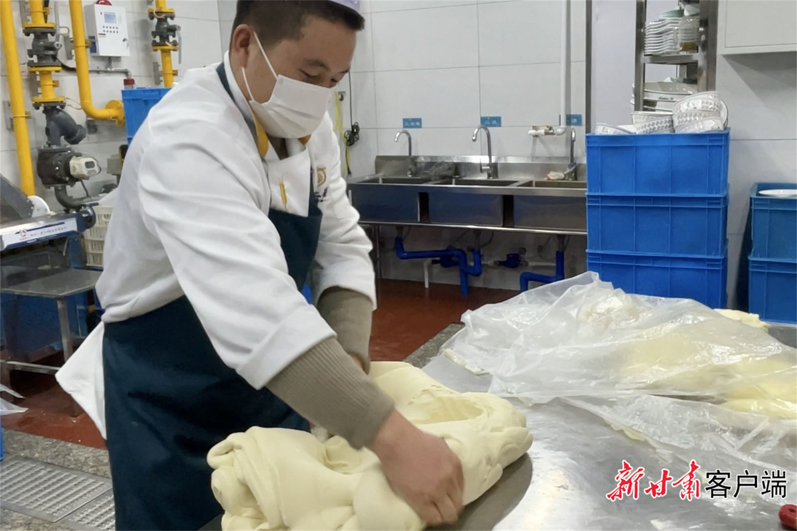 工作中的马学忠