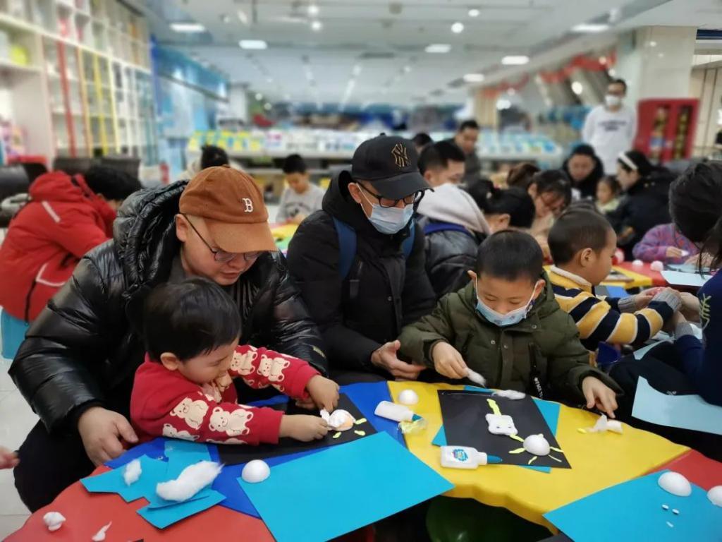 当冰雪遇上童心：新华书城举办“冰天雪地里的冬日阅读”亲子活动