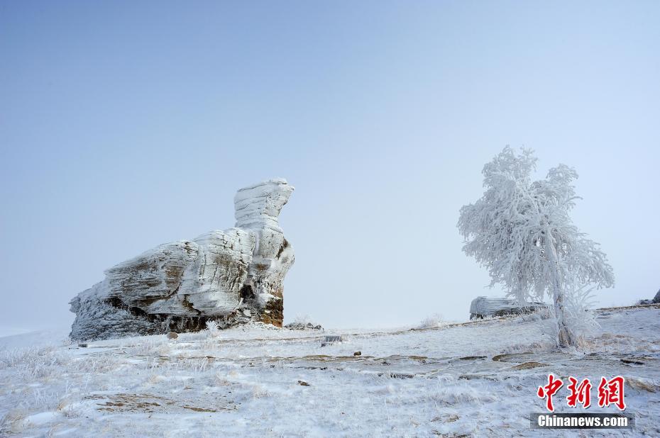 大兴安岭阿斯哈图石林：巨石遇见雾凇林海