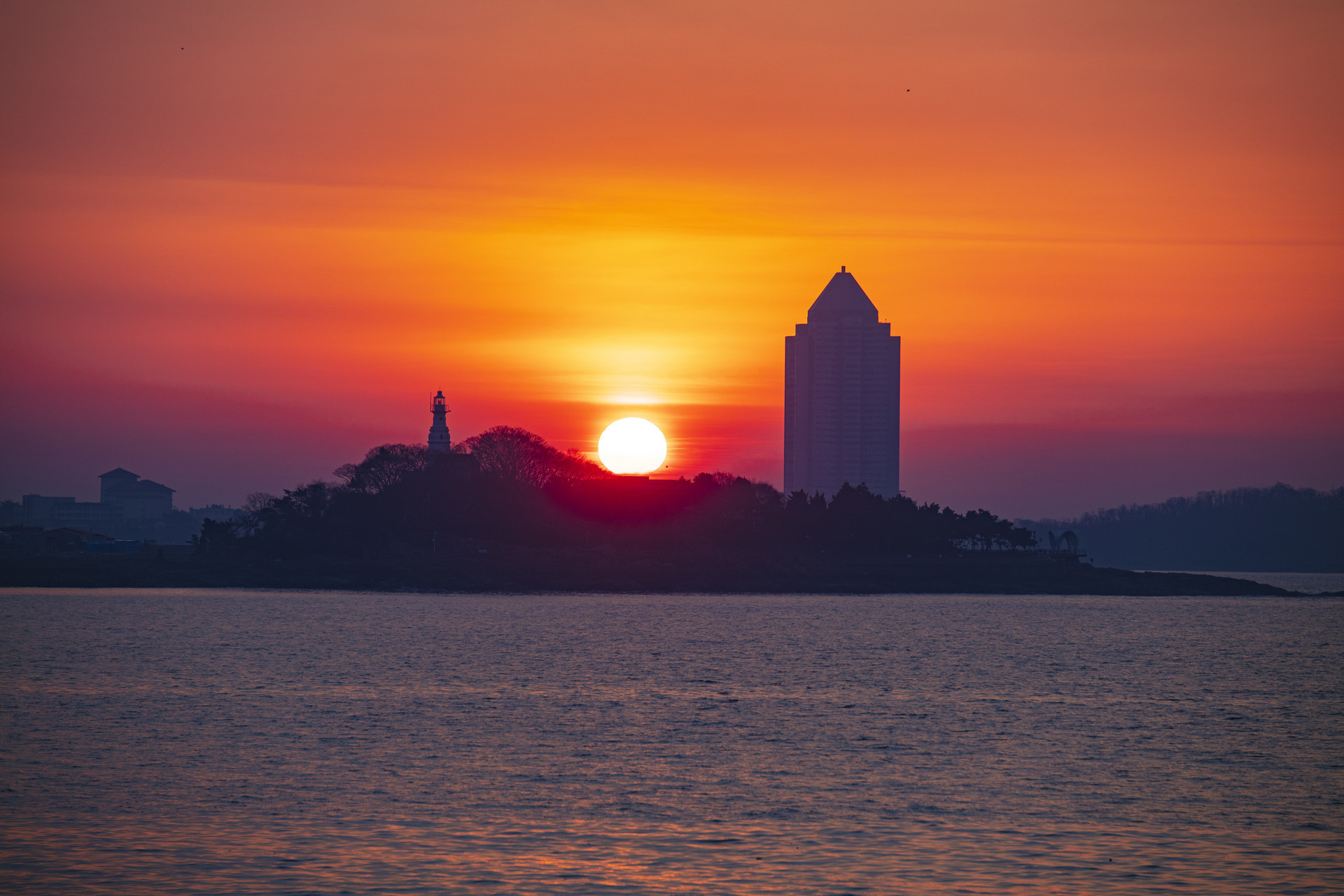 阳光暖人 来青岛感受冬日山海美景与美食佳肴