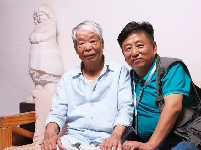 2015年孙纪元先生和徒弟、雕塑家杜永卫合影