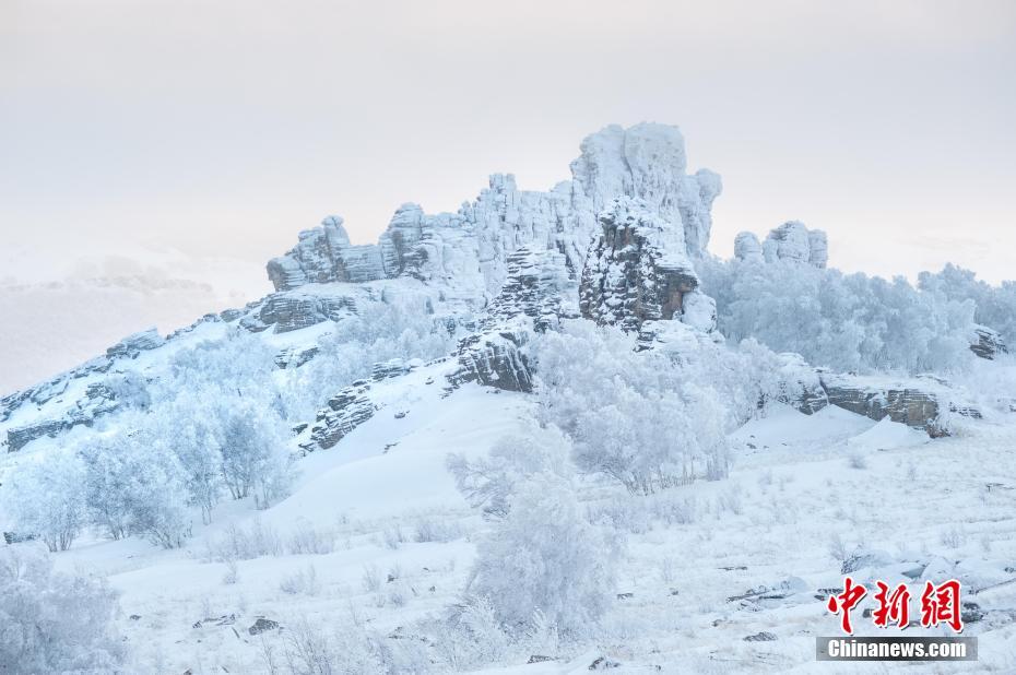 大兴安岭阿斯哈图石林：巨石遇见雾凇林海