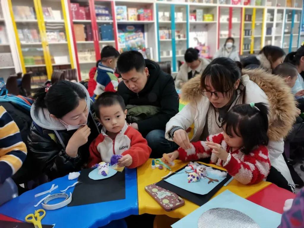 当冰雪遇上童心：新华书城举办“冰天雪地里的冬日阅读”亲子活动