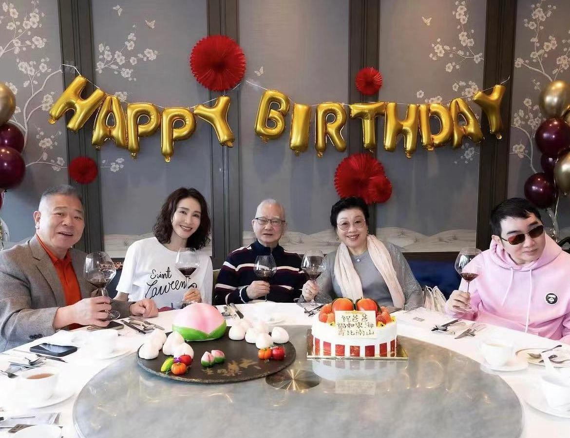 黎姿结婚15周年晒合影，甜称丈夫是真爱，马廷强大赞老婆无与伦比 - 吾爱微网