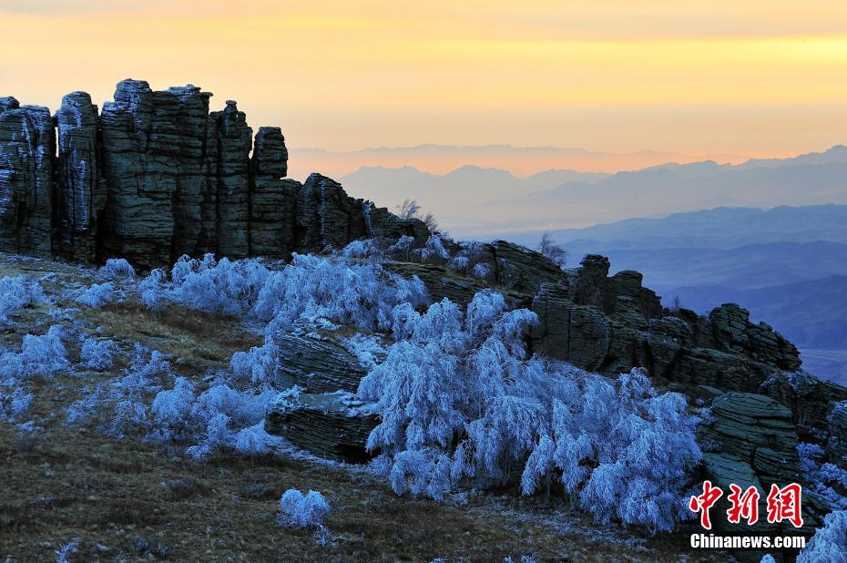 大兴安岭阿斯哈图石林巨石遇见雾凇林海