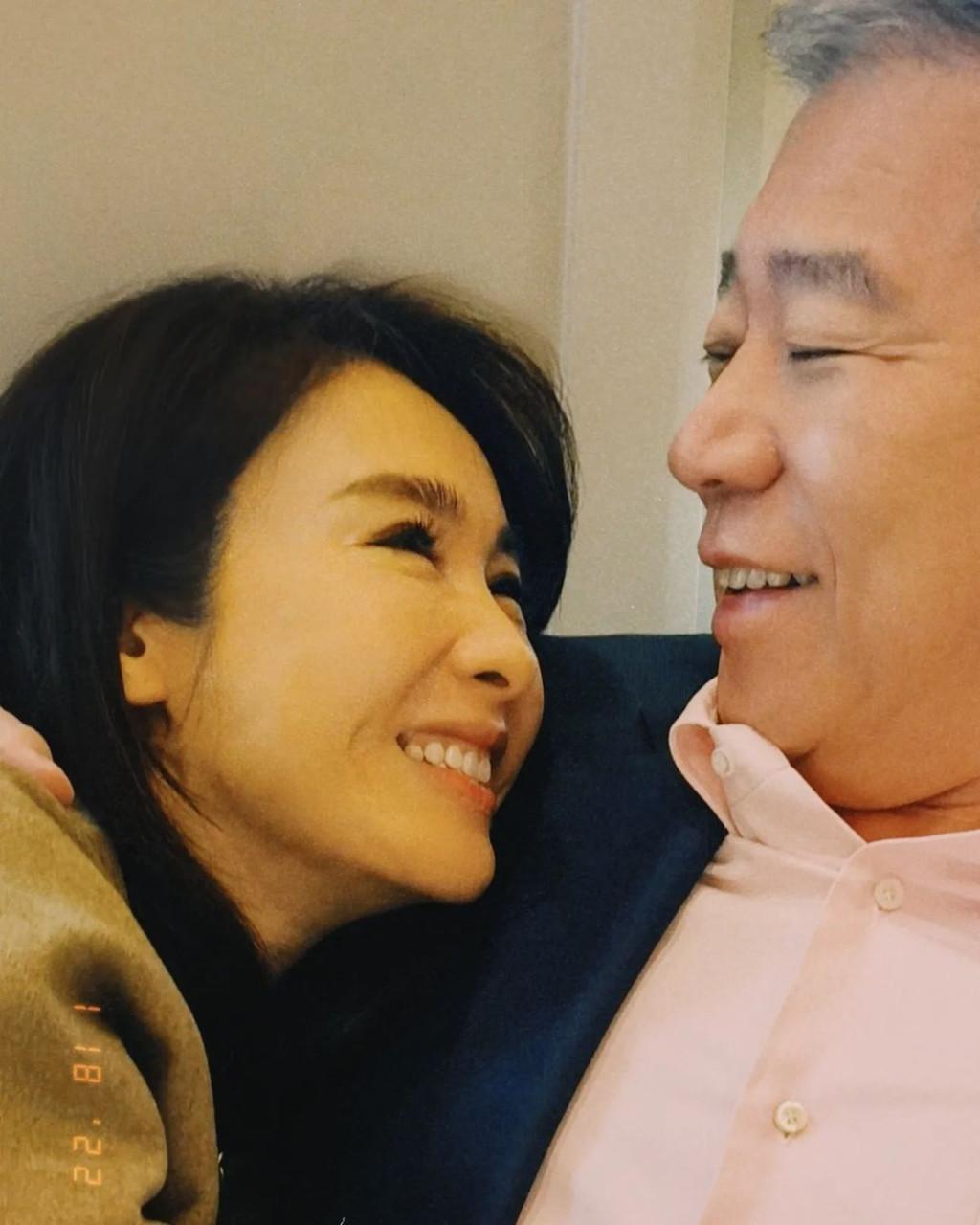 黎姿结婚15周年晒合影，甜称丈夫是真爱，马廷强大赞老婆无与伦比