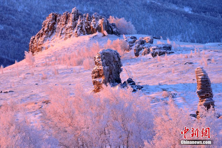 大兴安岭阿斯哈图石林：巨石遇见雾凇林海