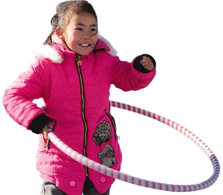 石塬小学临时教学点分年级开展体育活动