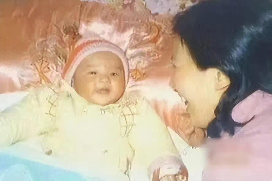 刘亦菲的妈妈刘晓莉：两婚两离，65岁依旧单身，长得比女儿还漂亮