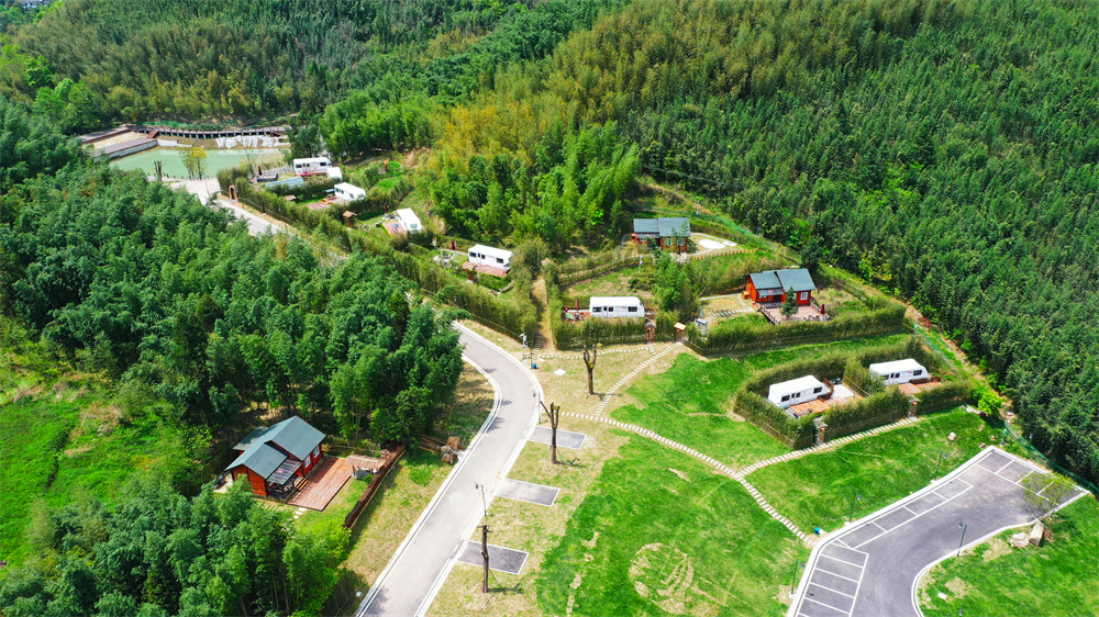 梁平区百里竹海旅游度假区星空露营基地。向成国 摄