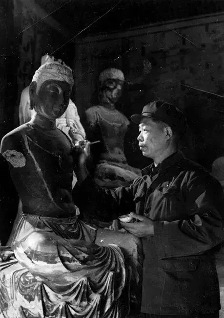 孙纪元老师临摹盛唐205窟菩萨的工作现场