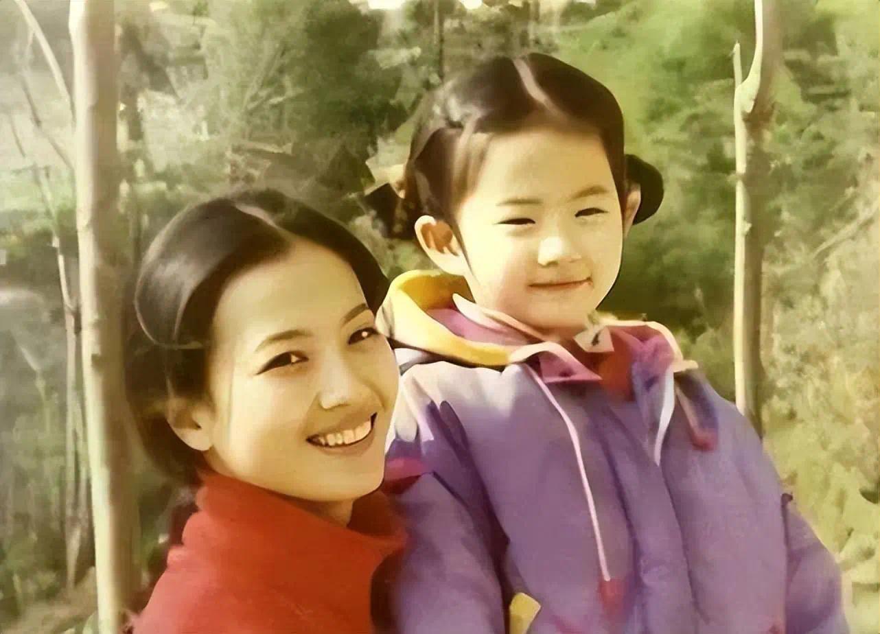 刘亦菲的妈妈刘晓莉：两婚两离，65岁依旧单身，长得比女儿还漂亮