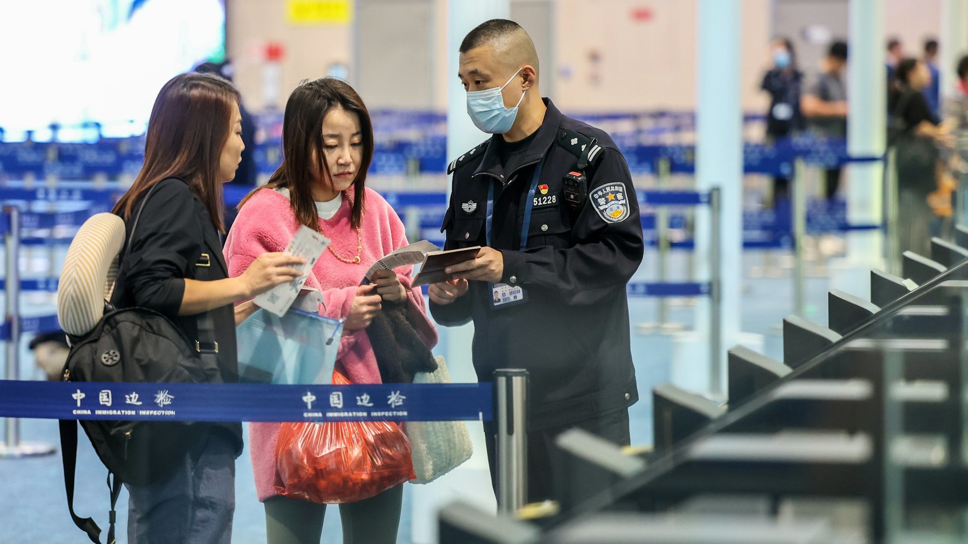 2023年内地与港澳间往来人数稳步回升