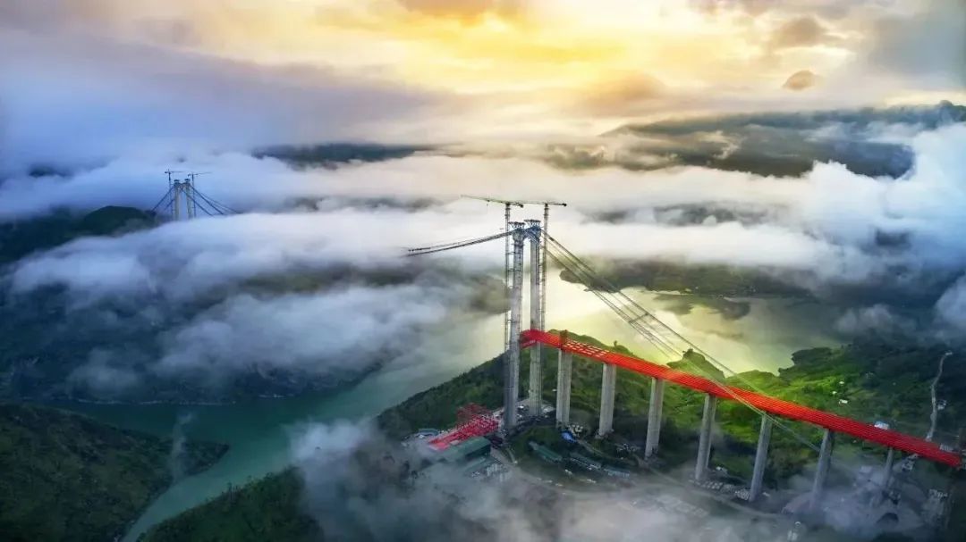 G7612纳雍至兴义高速公路纳雍至晴隆段牂牁江大桥。