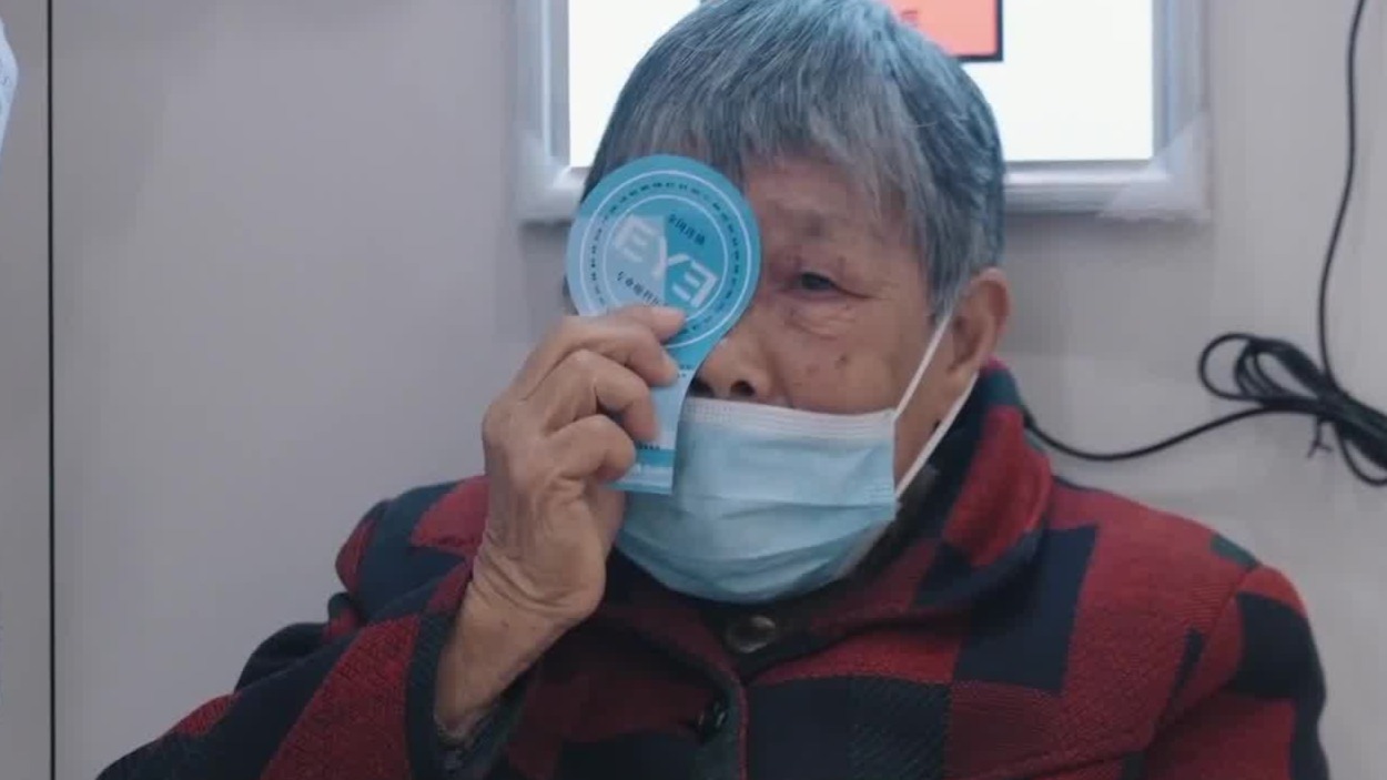 无痛性、逐渐性的视力下降，中国70%超过60岁的老年人患有白内障