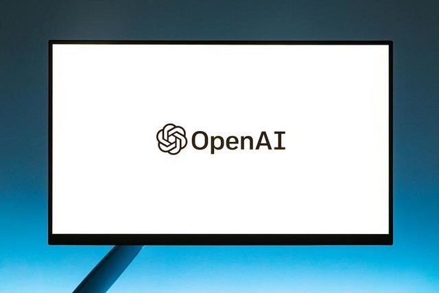 OpenAI阿尔特曼与中东投资者就芯片合作进行讨论,拟减少对英伟达的依赖
