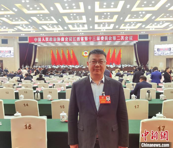 江西省政协委员漆志坚在参加2024年江西省两会。　受访者供图