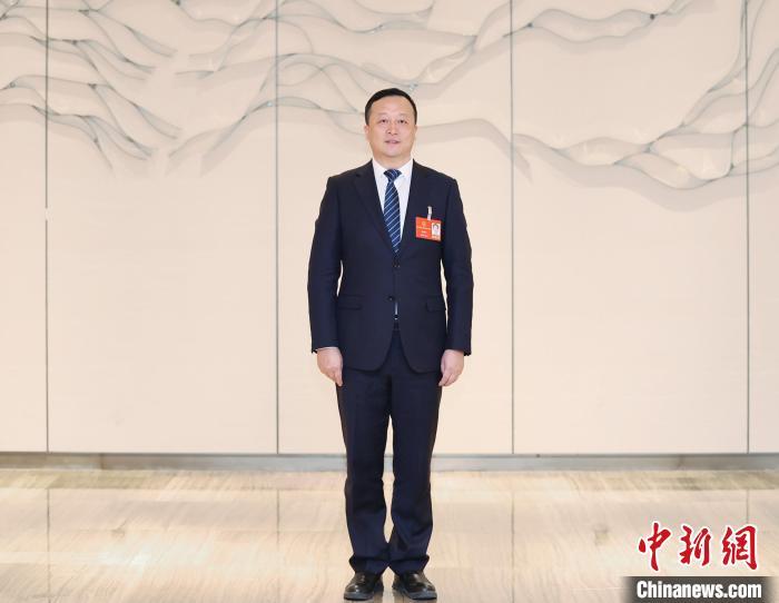 江西省人大代表,赣州市南康区委副书记,区长李赣兴.