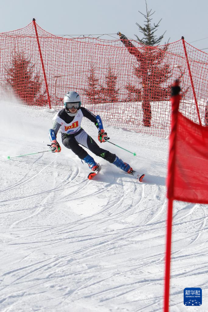 甘肃大众高山滑雪邀请赛开赛