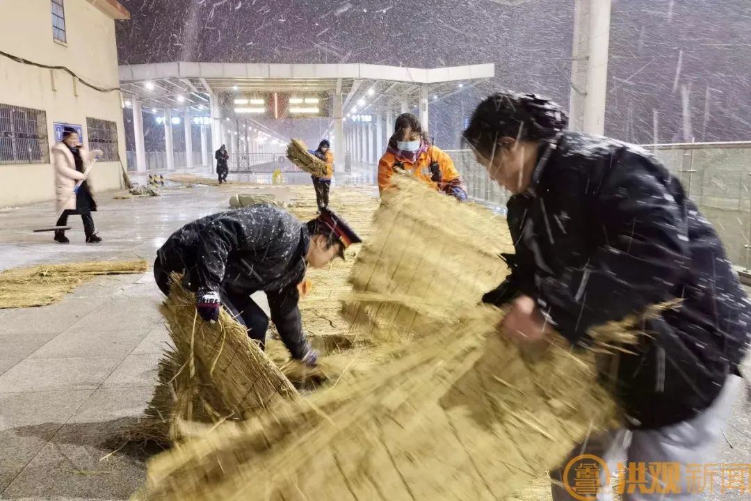 南昌暴雪一夜“白头”！城市道路有积雪 注意路况安全