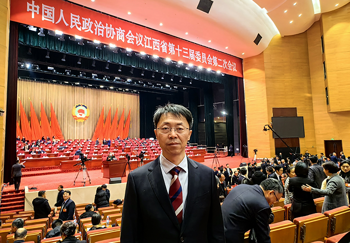 省政协委员、省文联主席叶青