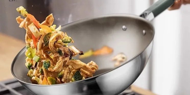 钛锅炒菜居然这么香?不粘锅、油烟小,锅气足,年夜饭全靠它凤凰网凰家尚品_凤凰网
