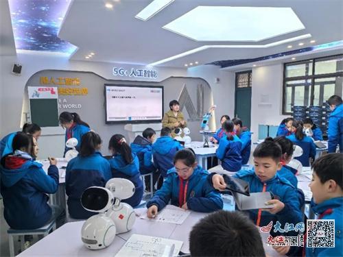 学生正在上课