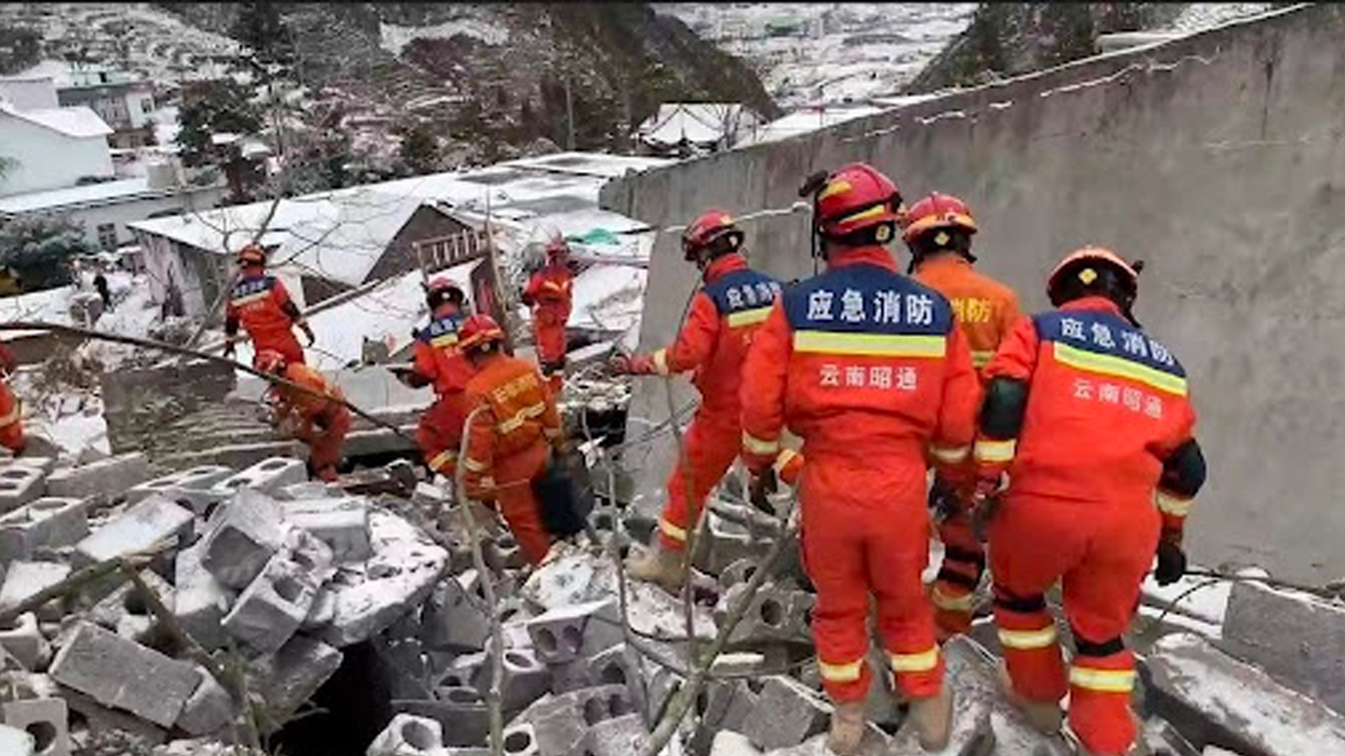 云南昭通市镇雄县山体滑坡 致8人死亡