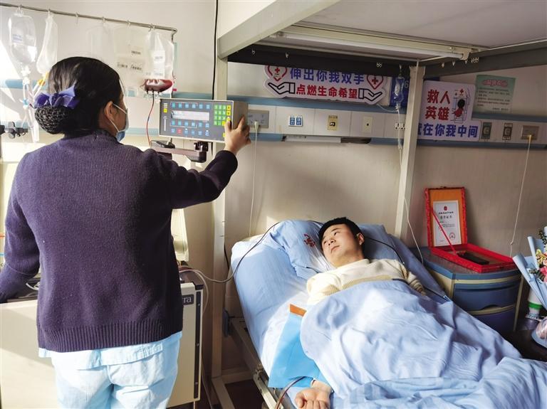 正在做造血干细胞分离的吴康康