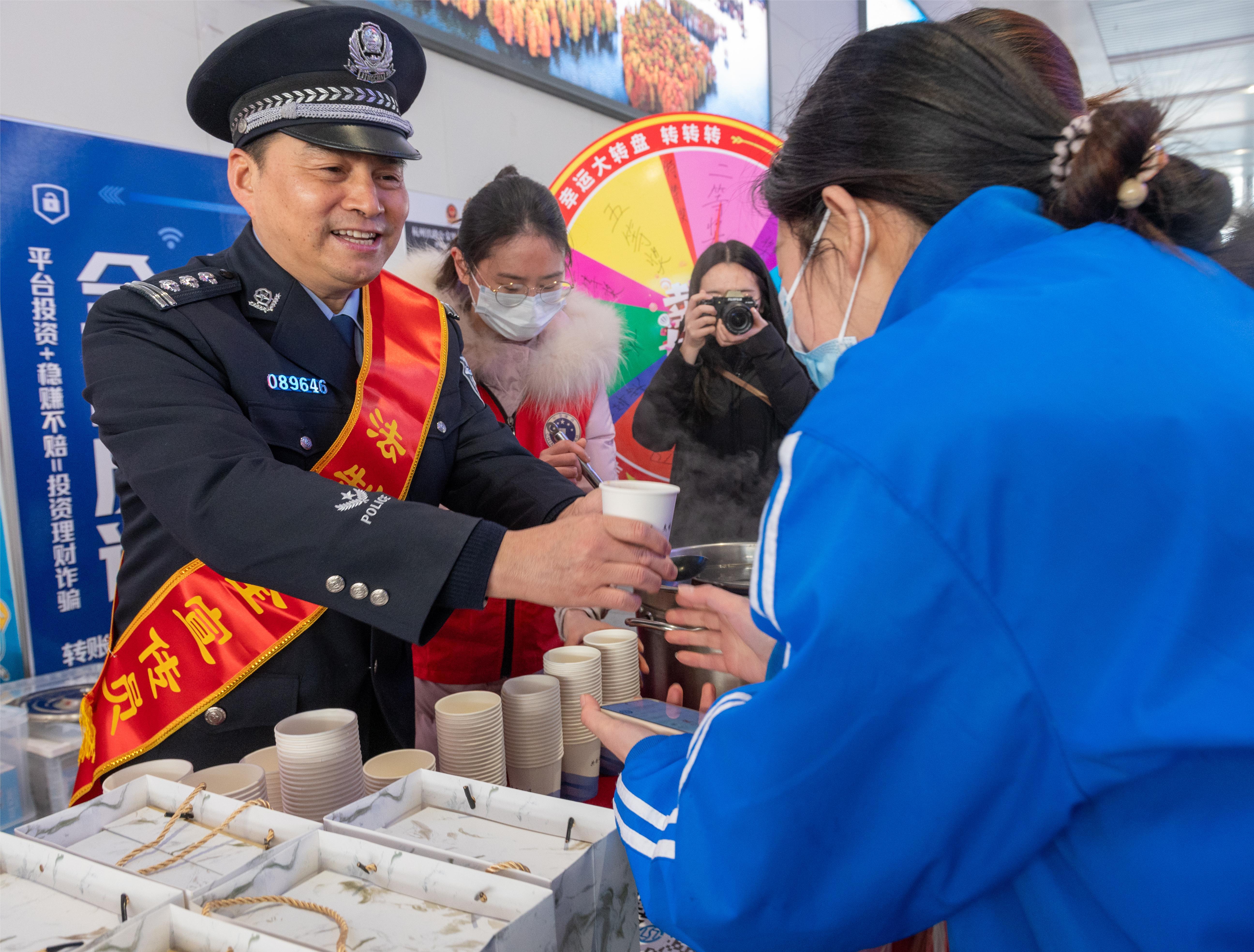 春运首日,宁波铁路公安这样开启“春运模式”