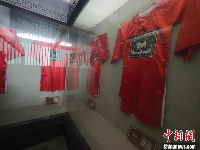 图为叶县县衙展示的明代武官官服。 杨大勇 摄