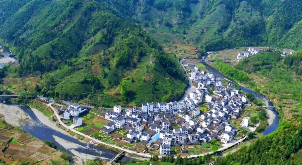 安徽休宁县：深山翡翠——磻村