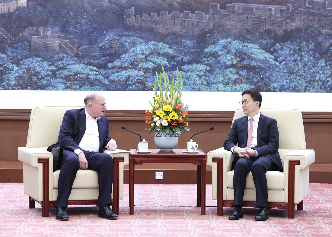 1月22日，国家副主席韩正在北京会见英国汇丰集团主席杜嘉祺。