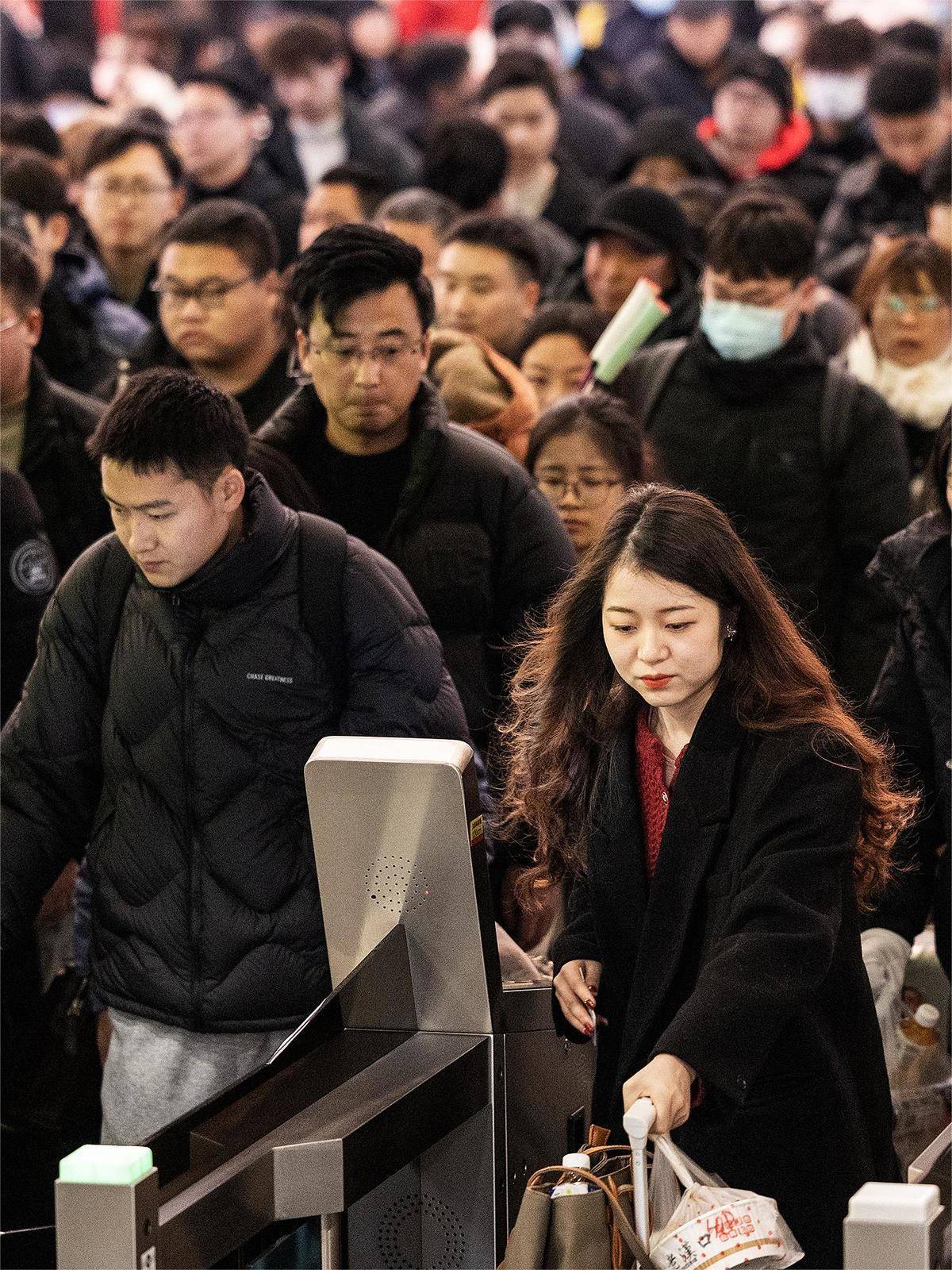 新春走基层丨春运启幕百万旅客踏上温暖回家路