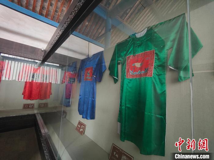 图为叶县县衙展示的明代文官官服。杨大勇 摄