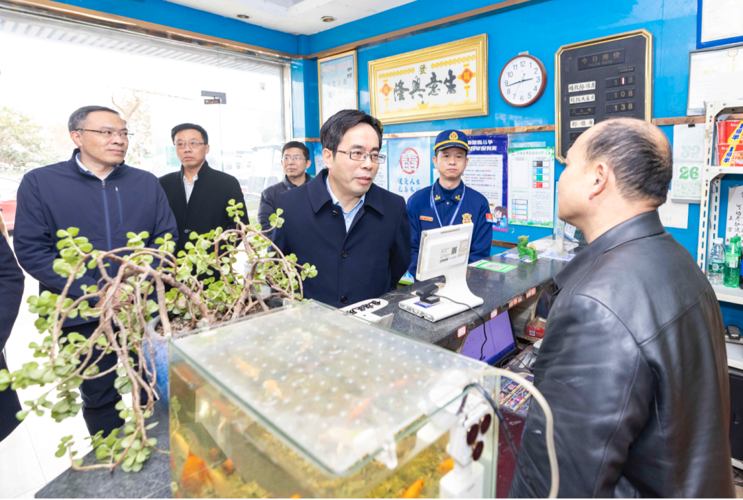 1月26日下午,区委书记张国锋先后来到位于甬江街道东昌路沿线的江北新