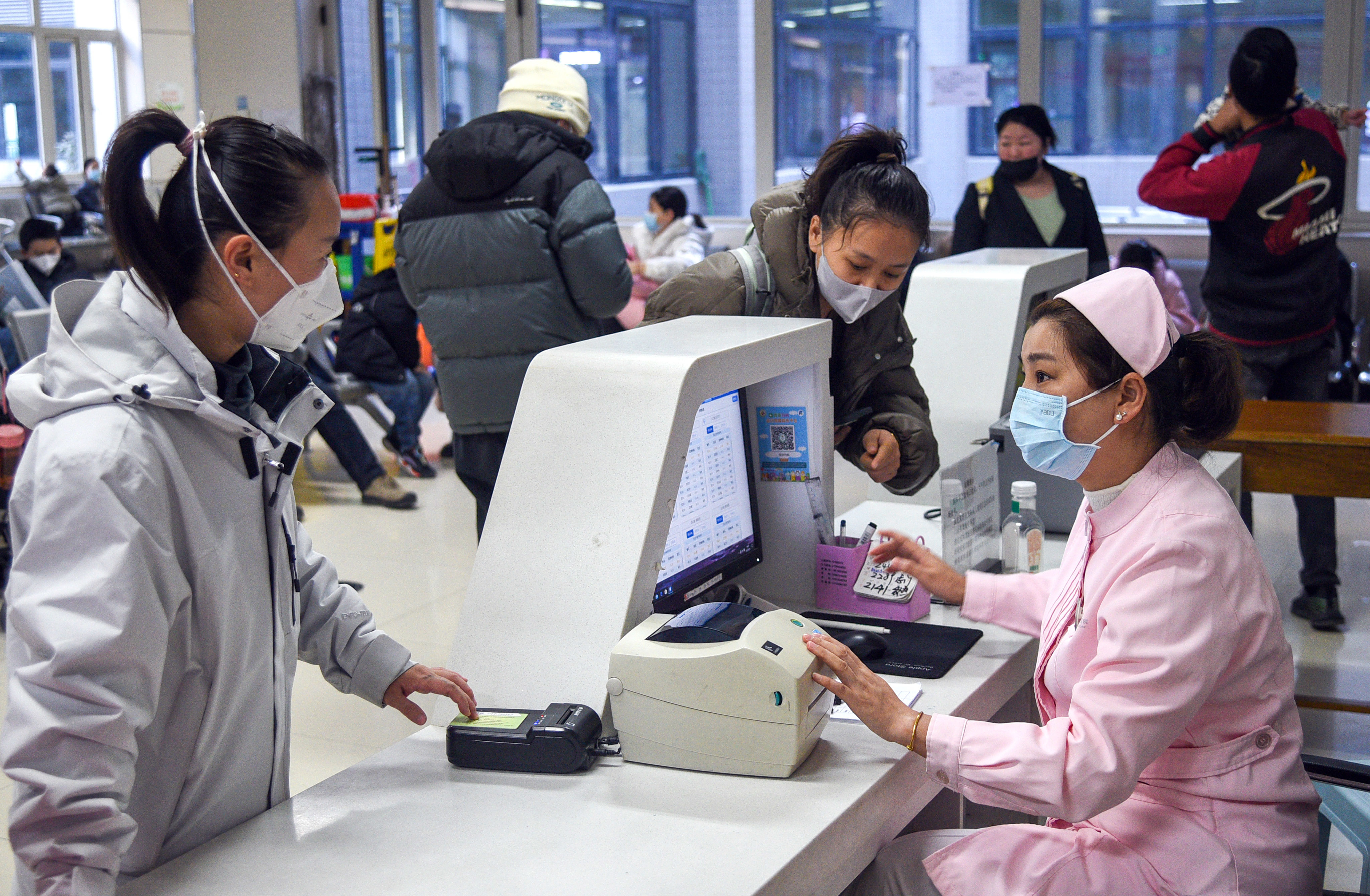 过峰:呼吸道疾病冲击下的医护与医院