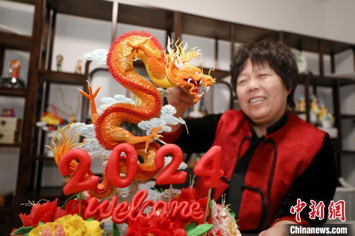 河北枣强：非遗面塑传承人巧手捏“龙”迎新春