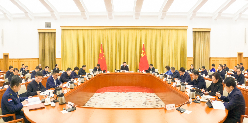 ▲2月2日下午，重庆市委常委会举行会议，市委书记袁家军主持并讲话。记者 苏思 摄