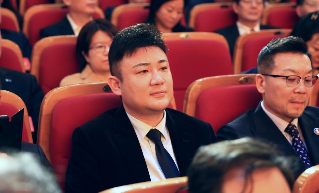 青岛市政协委员,青岛瑞丰隆基实业集团负责人肖建华