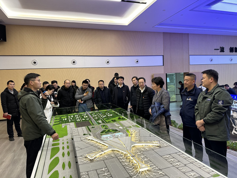 1月30日,长沙市住建局举行党建引领项目建设观摩暨“党建进工地”示范项目、优秀项目授牌仪式。均为长沙晚报全媒体记者 陈焕明 摄