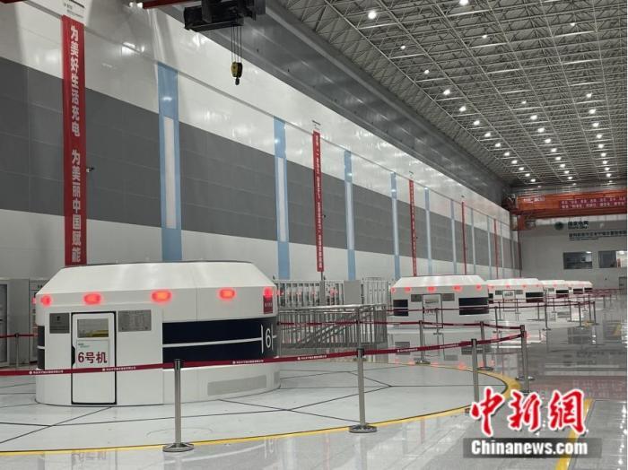 国网新源河北丰宁抽水蓄能电站地下厂房内景 中新网 薛凌桥 摄