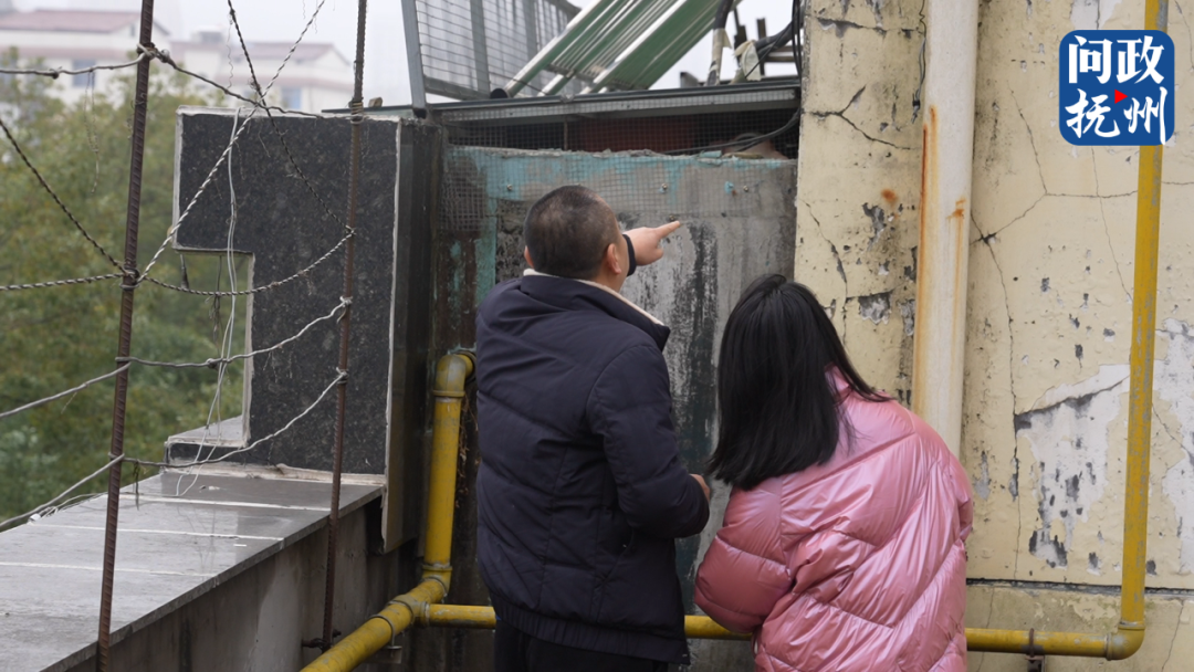 天降惊吓！抚州一小区外墙装饰砖脱落 砸坏路边车辆