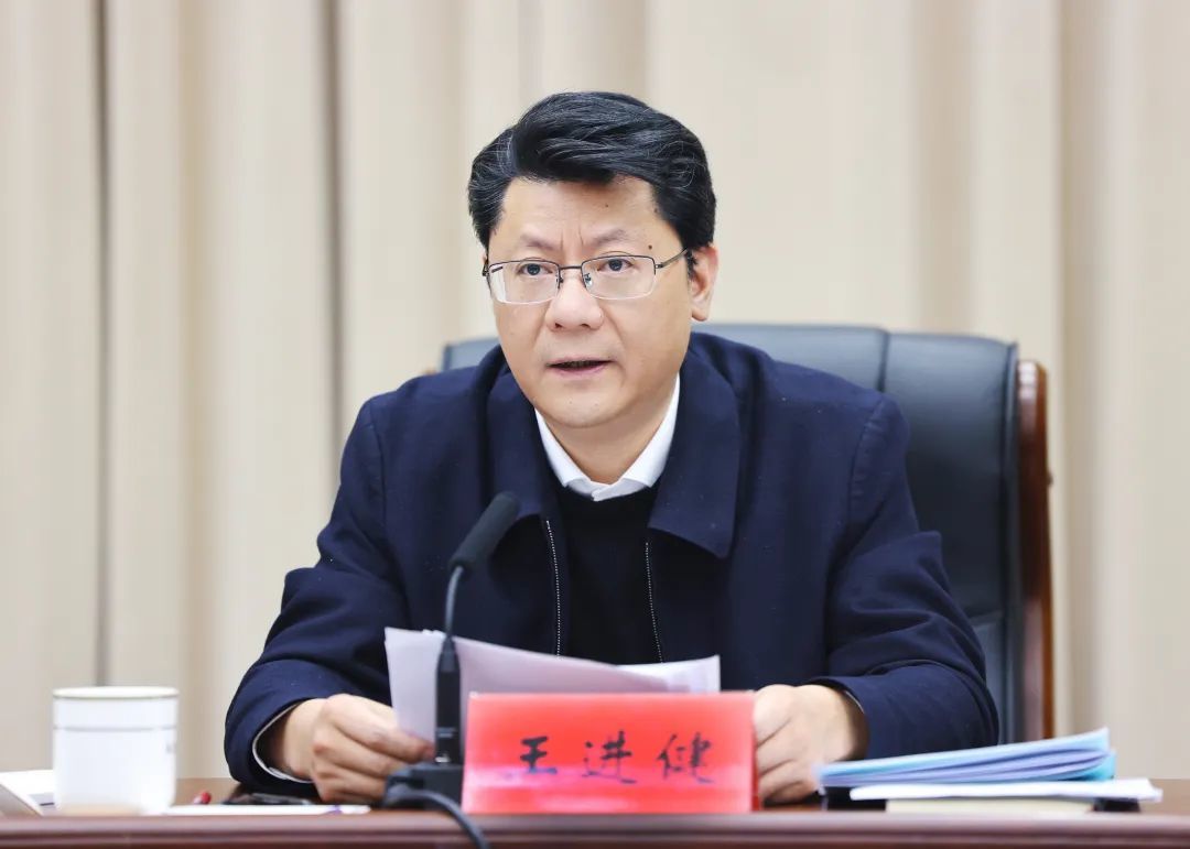 王进健指出,过去一年,全市上下以美丽扬州建设为牵引