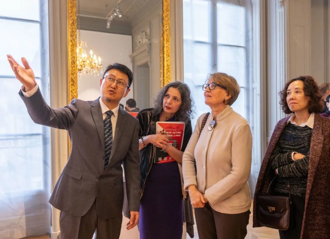 拉法兰夫人观展