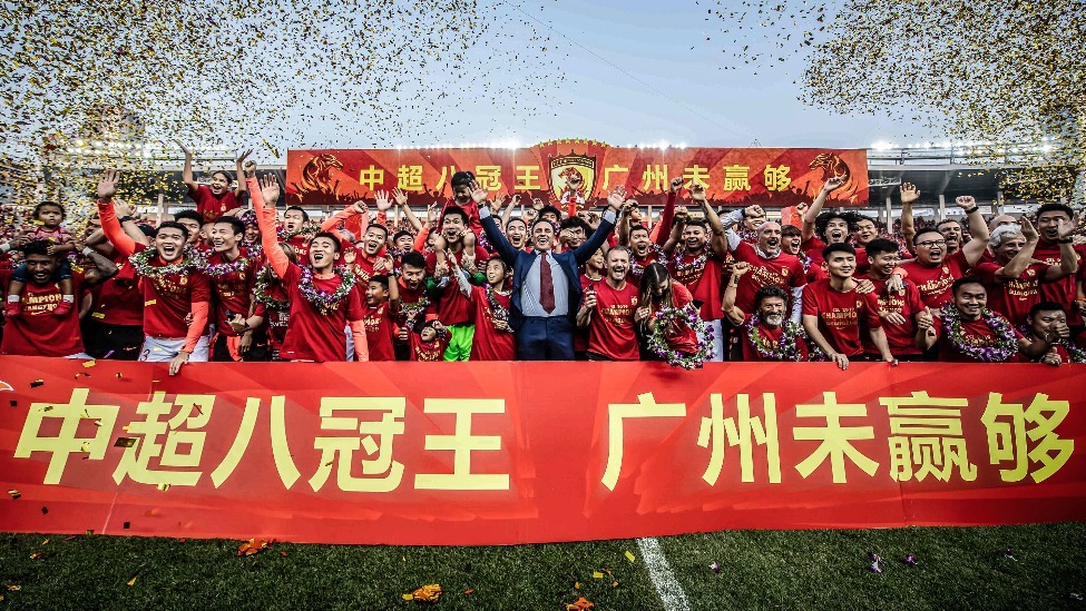 凤凰早报|克宫回应乌军总司令被解职传闻;村民办席遭执法人员在饭中撒盐