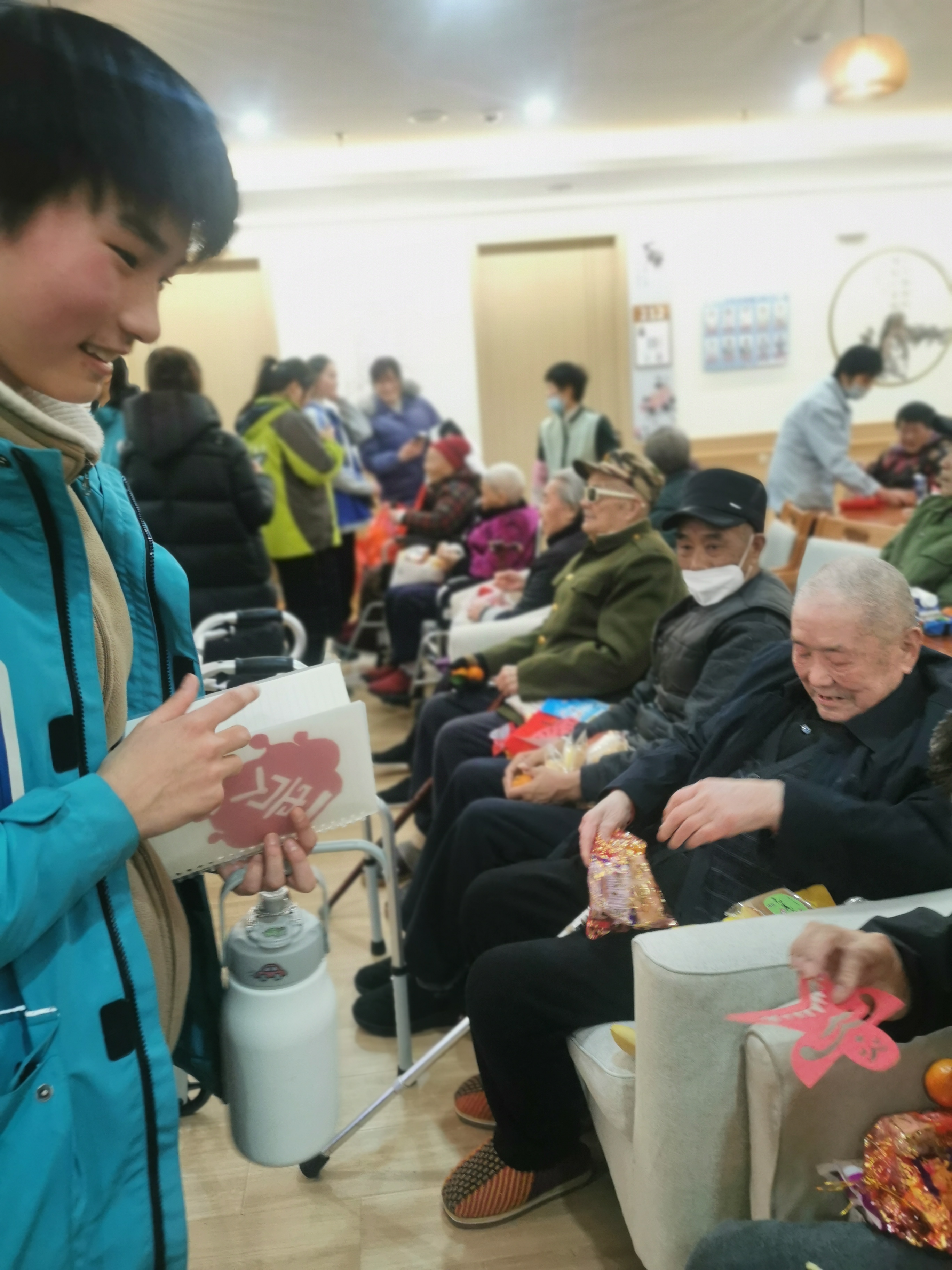 情系养老院  冬日送温暖  ——合肥46中八(1)班开展“践行志愿服务，勇担时代责任”寒假社会实践活动