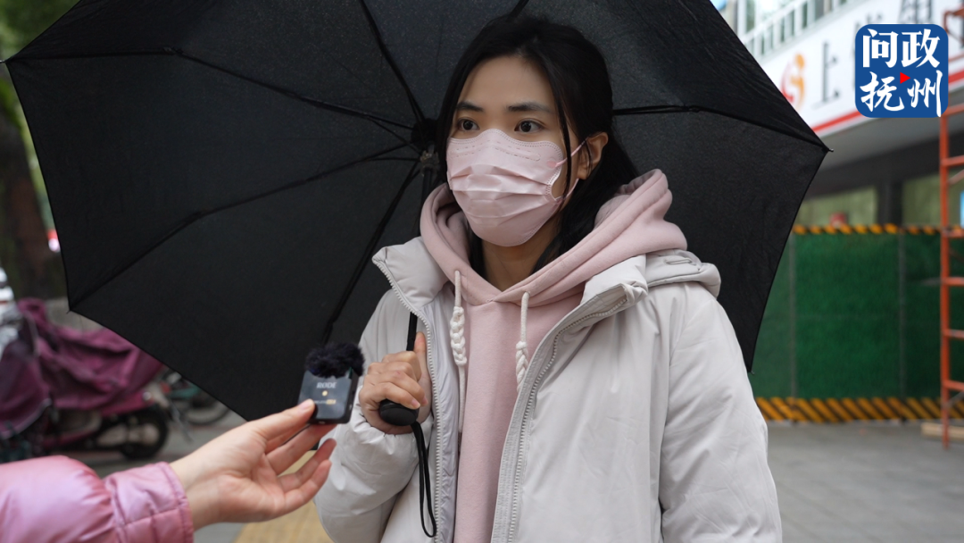 天降惊吓！抚州一小区外墙装饰砖脱落 砸坏路边车辆