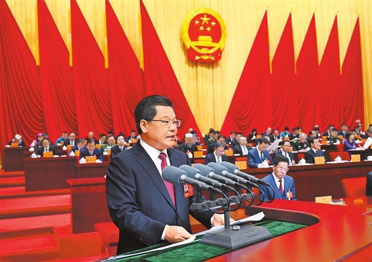 任振鹤作政府工作报告