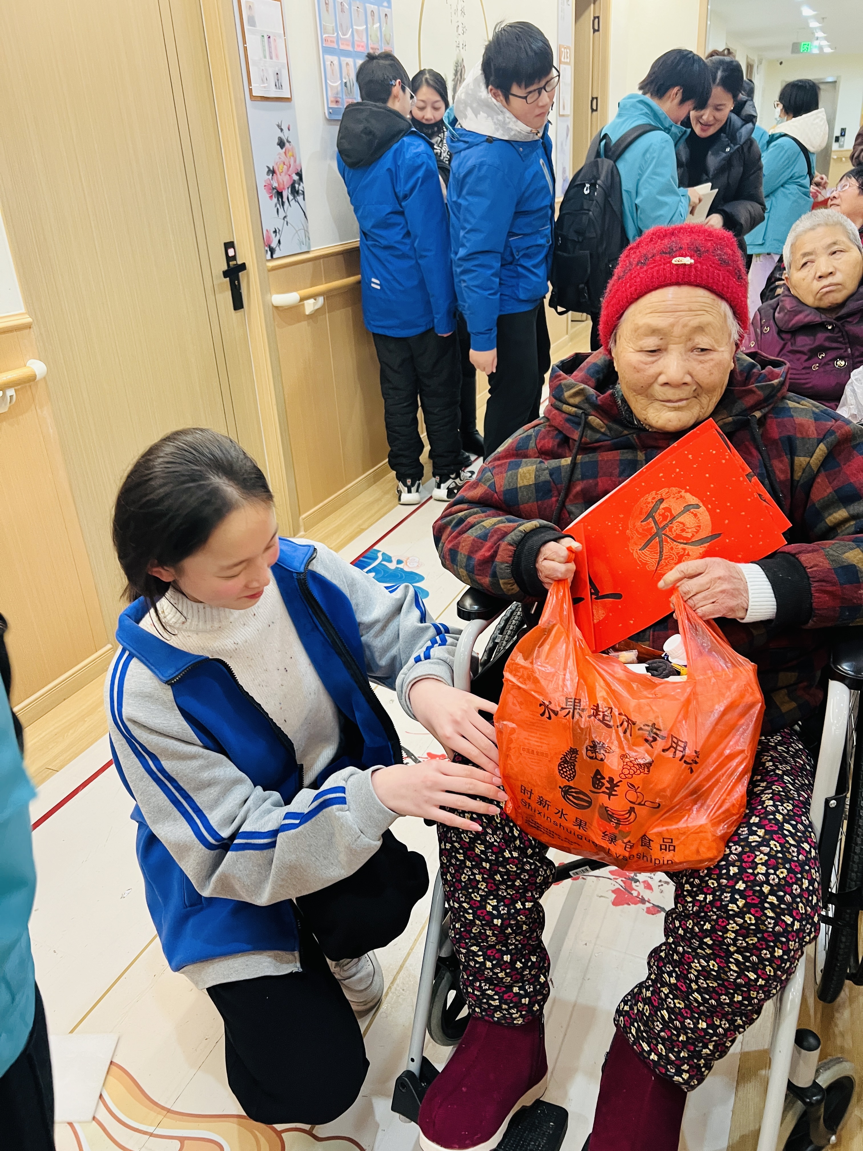 情系养老院  冬日送温暖  ——合肥46中八(1)班开展“践行志愿服务，勇担时代责任”寒假社会实践活动